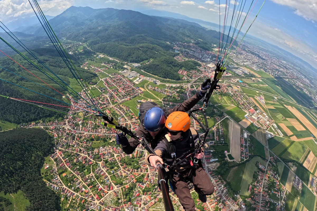 Paragliding above Brasov from Bunloc
