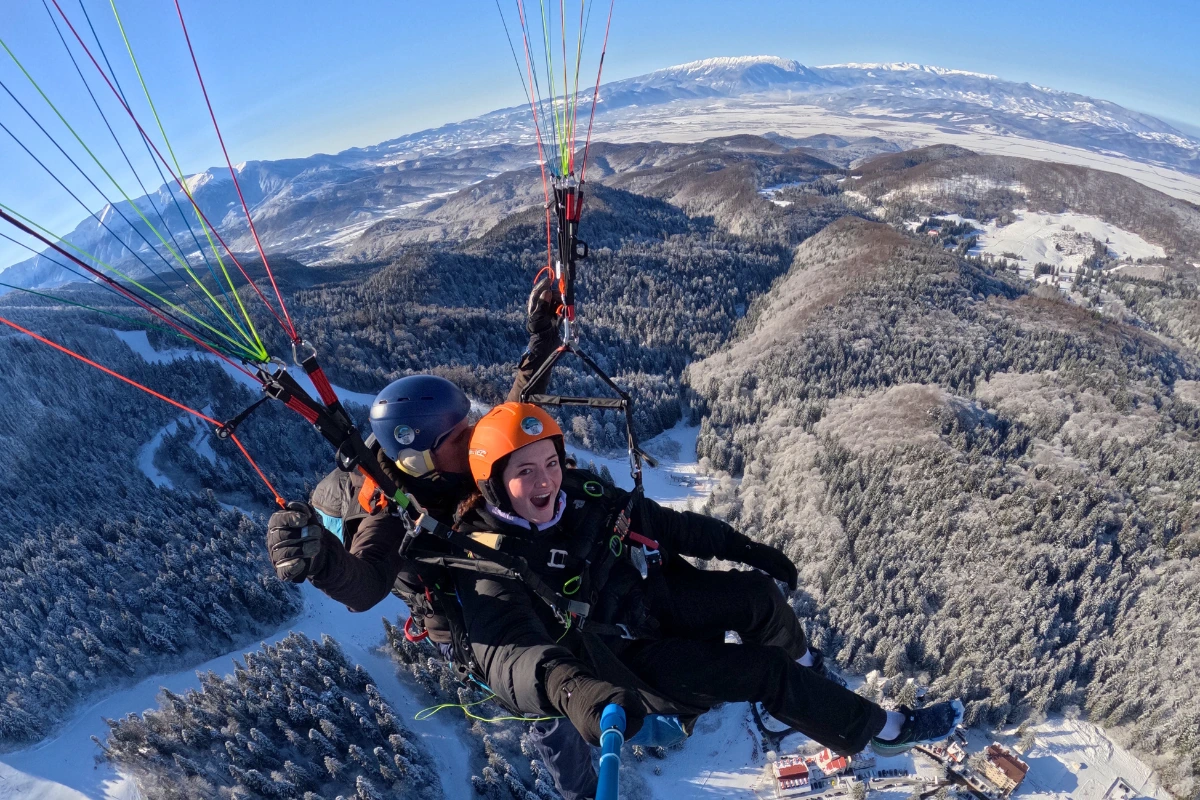 Paragliding above Poiana Brasov from Postavaru